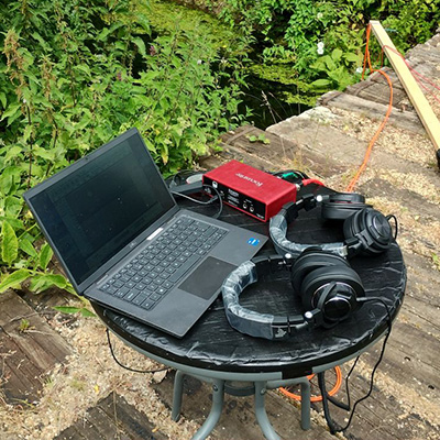 hydrophone laptop and headphones